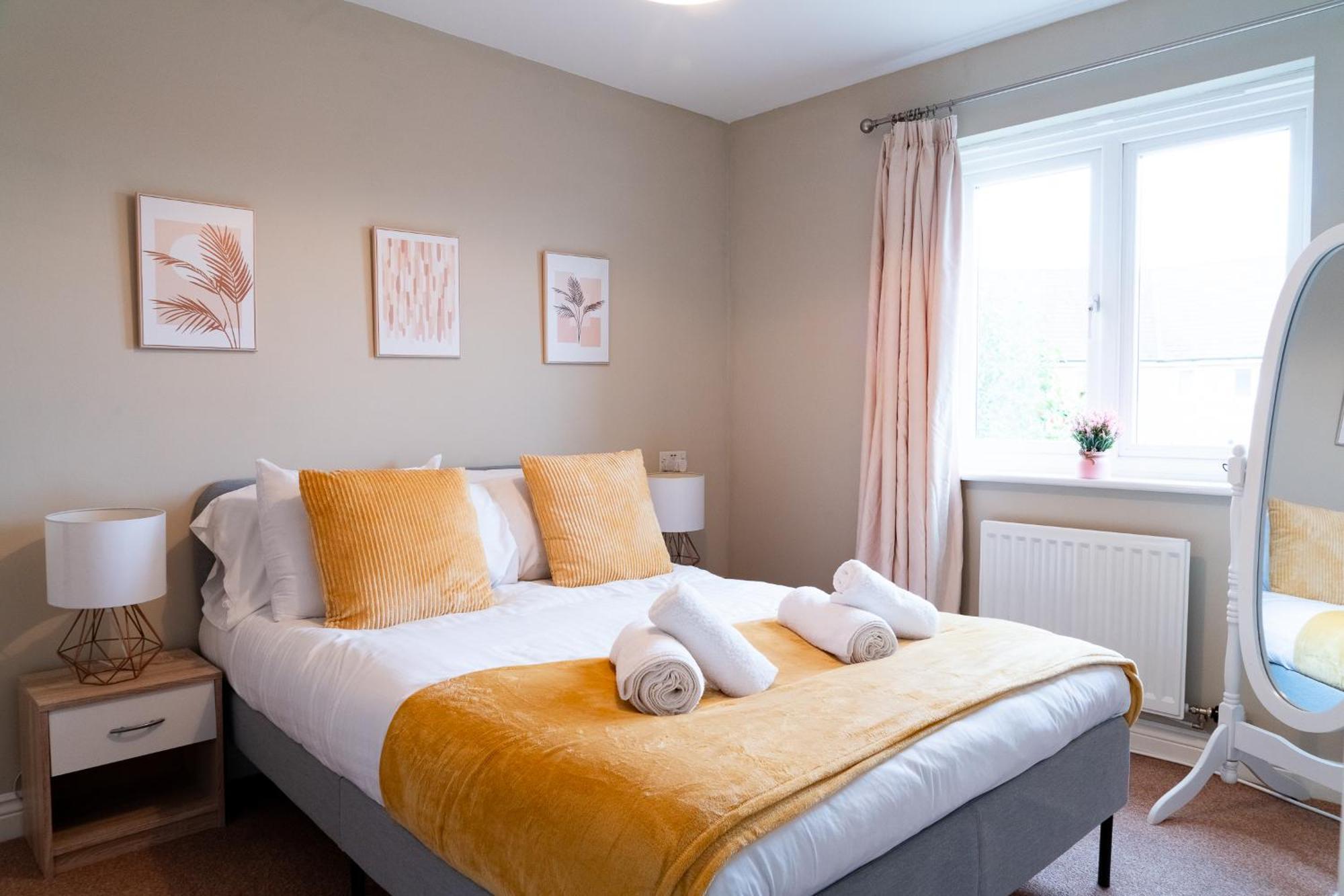 Entire 4 Bed Cosy Luxury Spacious House Хантингдон Экстерьер фото